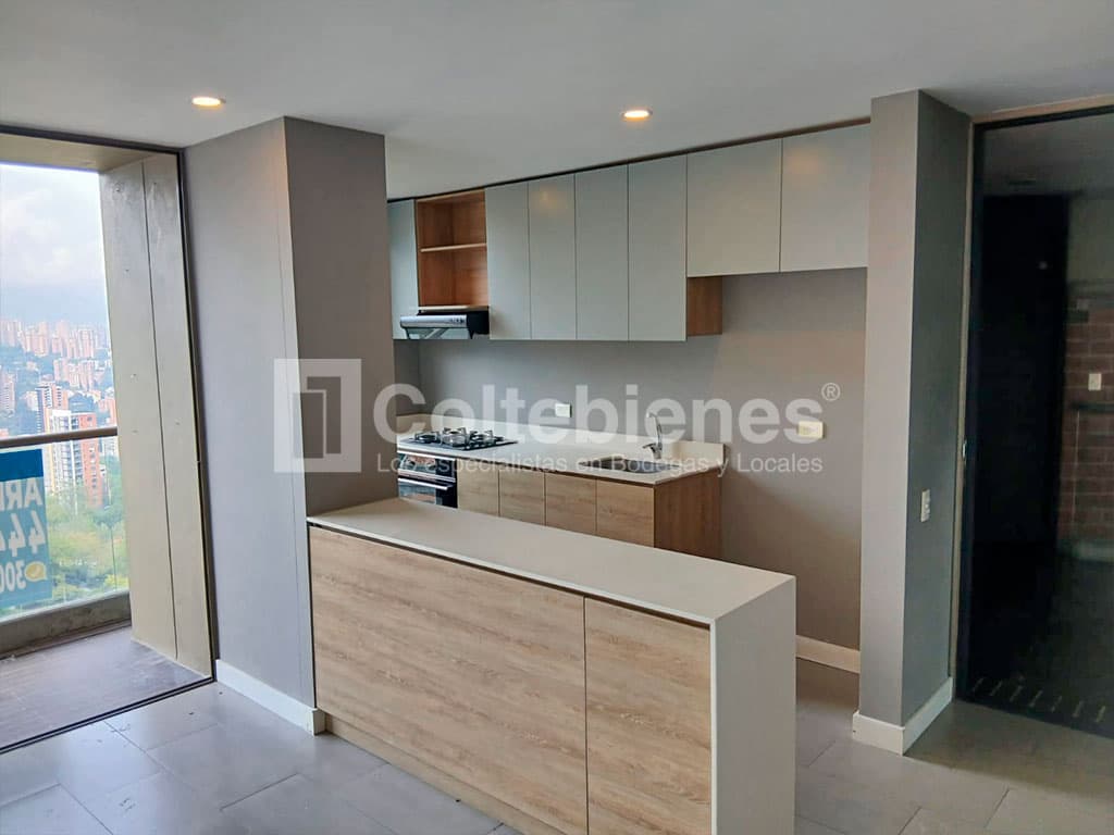 Arriendo de apartamento en Altos del Poblado-Medellín foto 3