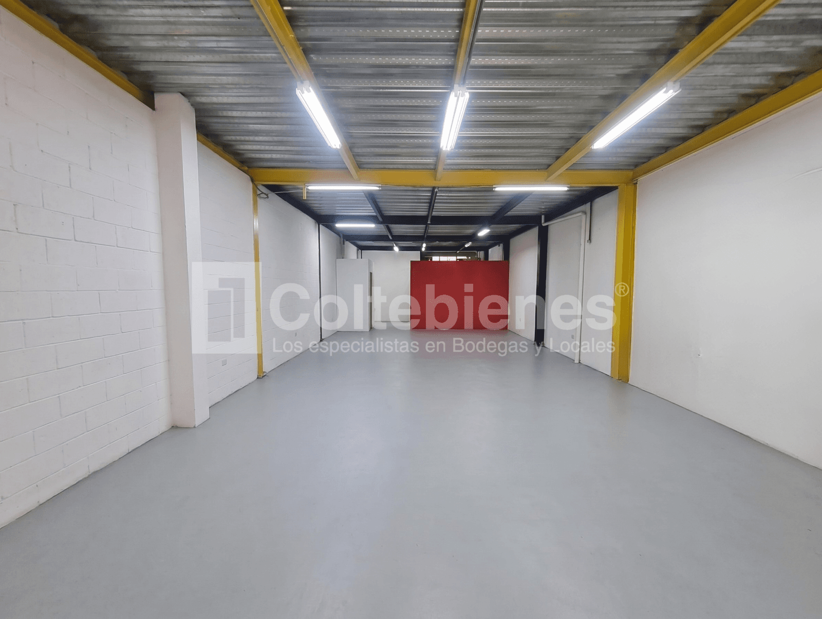 Local en arriendo en Barrio Cristóbal-Medellín foto 2