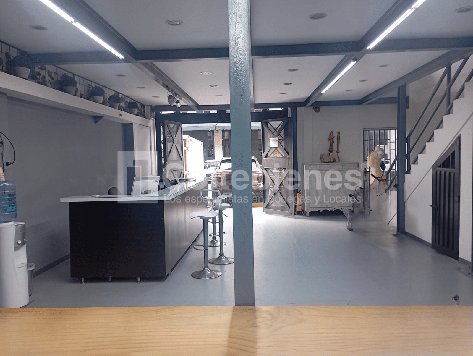 Bodega en arriendo/venta en centro comercial de Guayabal foto 3