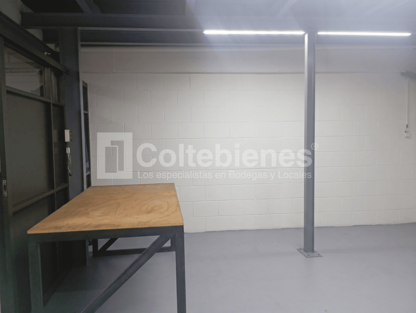 Bodega en arriendo/venta en centro comercial de Guayabal foto 4