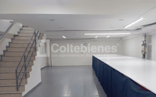 Bodega en arriendo/venta en centro comercial de Guayabal