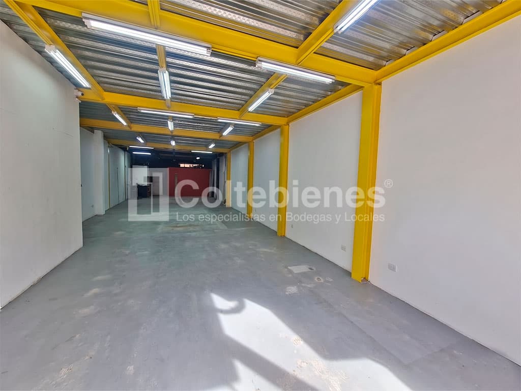 Local en arriendo en Barrio Cristóbal-Medellín foto 3