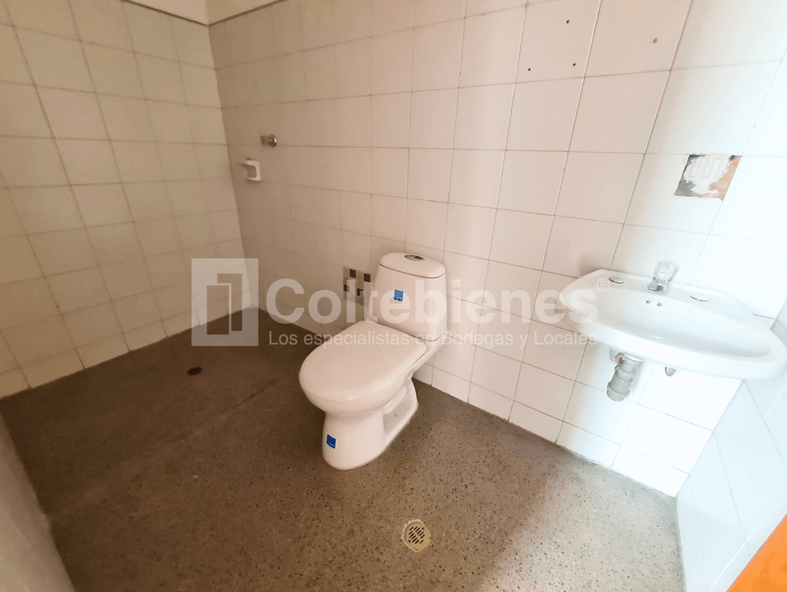 Arriendo de amplio local comercial en Guayabal-Medellín foto 5