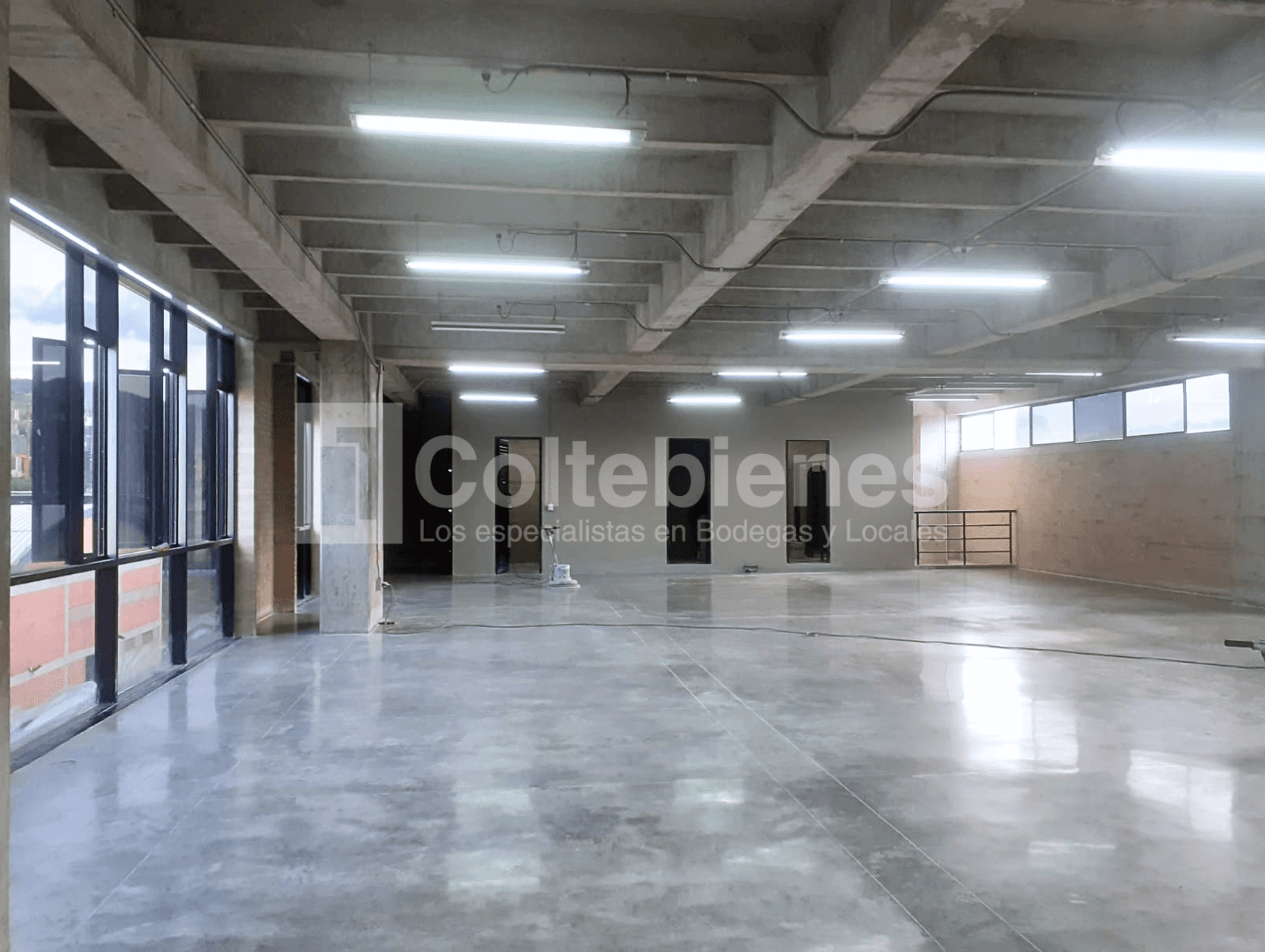 Edificio en arriendo – El Carmelo, Itagüí foto 5