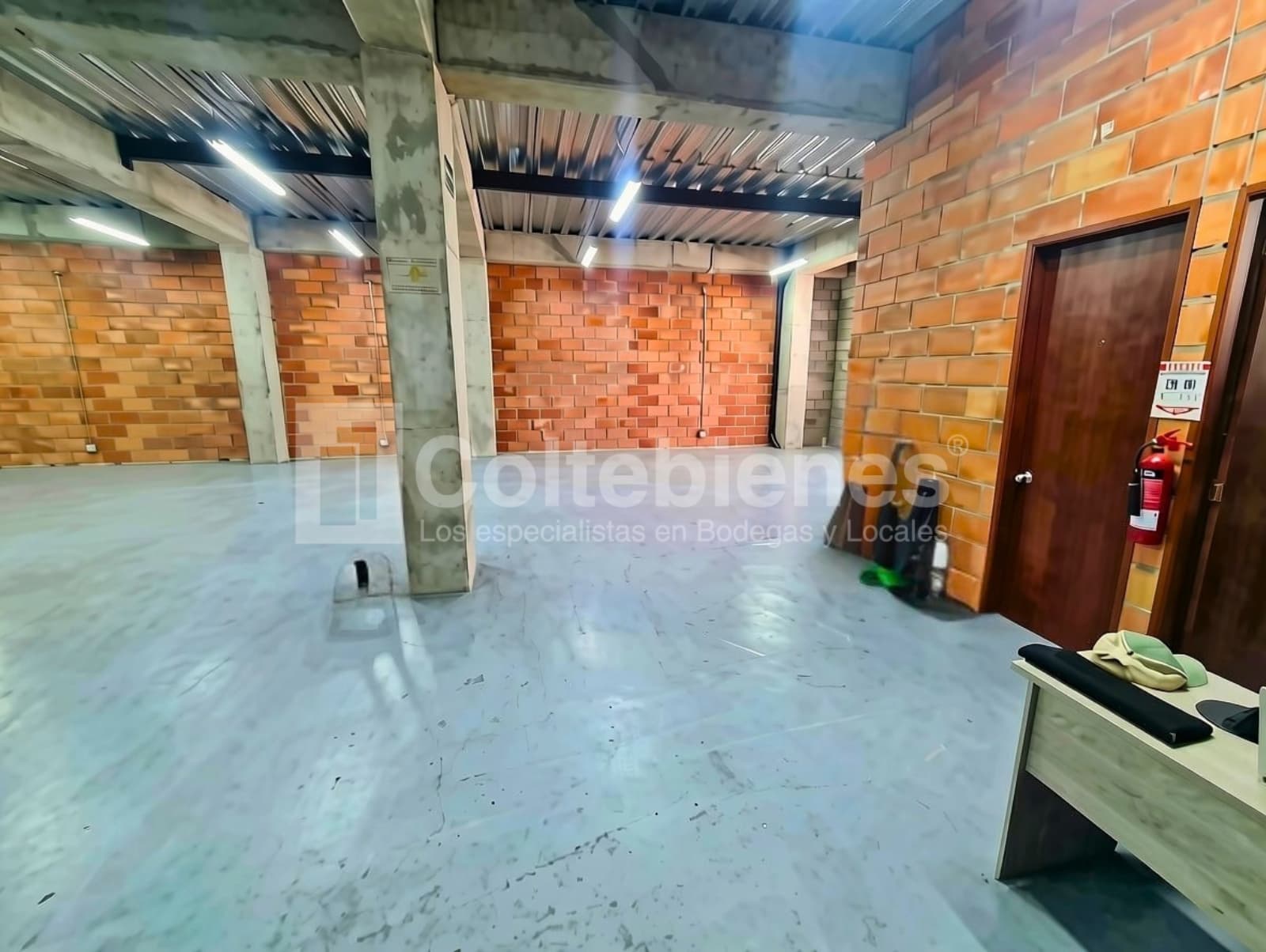 Bodega en arriendo, Cristo Rey - Medellín foto 2