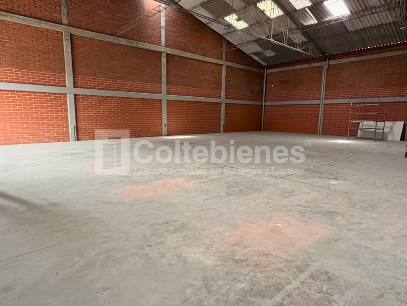 Bodega en arriendo-El Poblado, Medellín foto 3