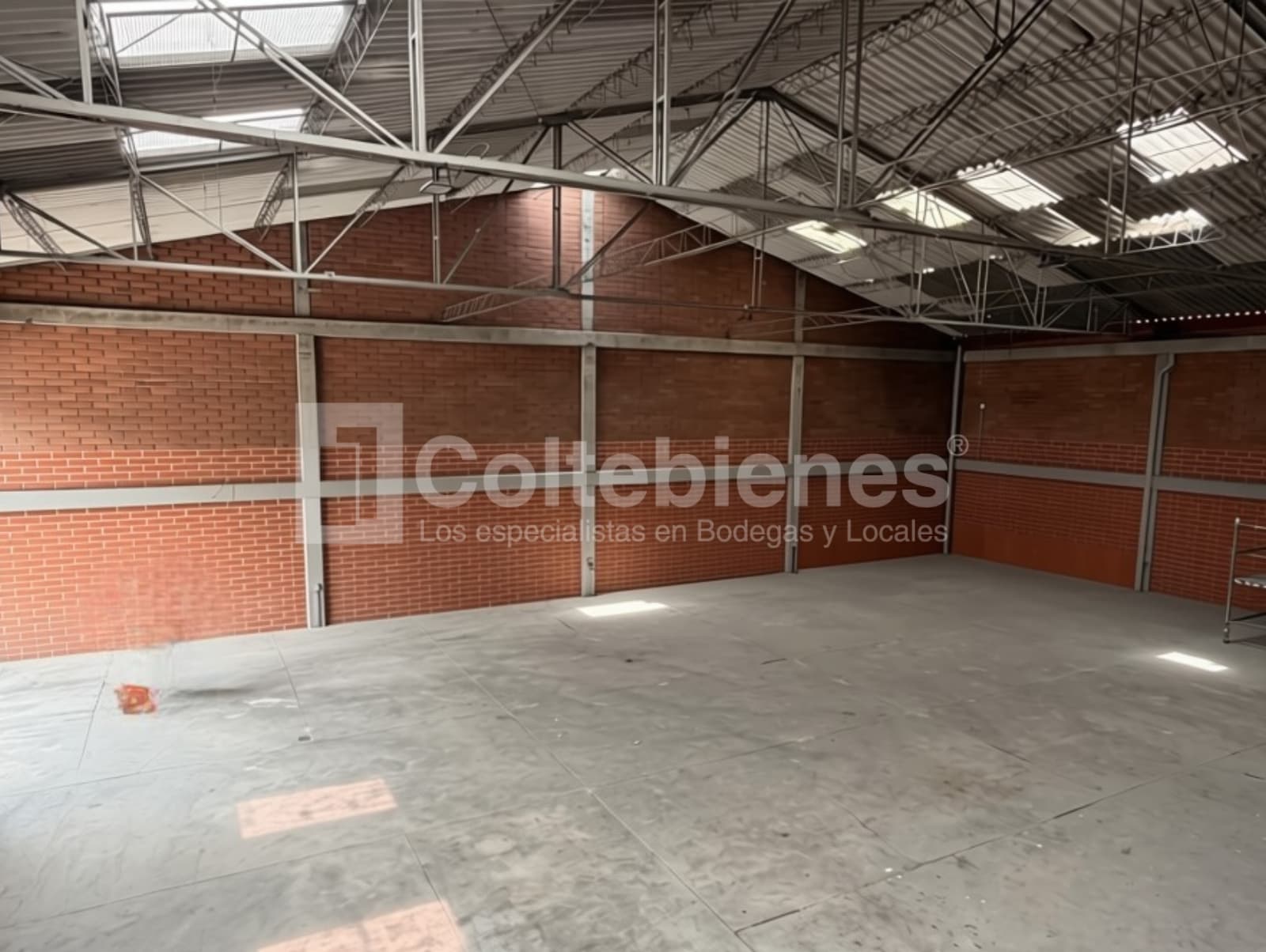 Bodega en arriendo-El Poblado, Medellín foto 4