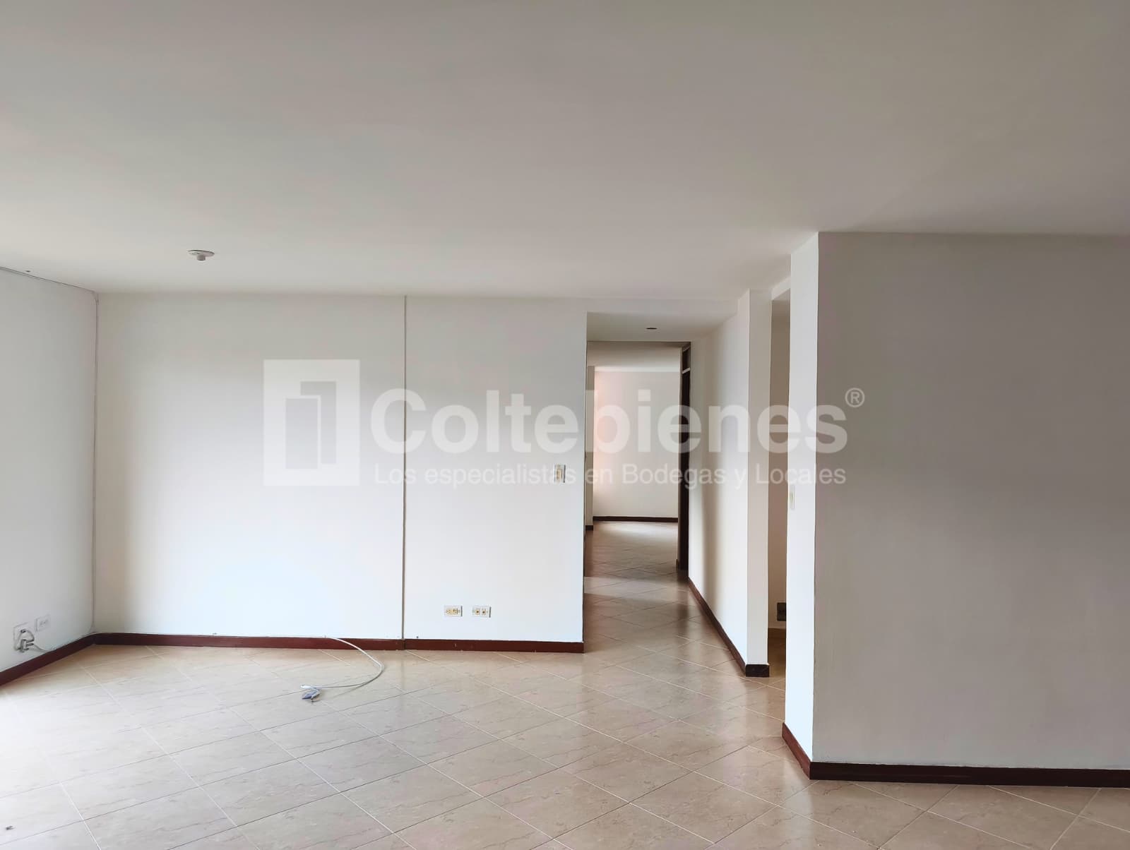 Apartamento en arriendo - Loma de los Bernal foto 2