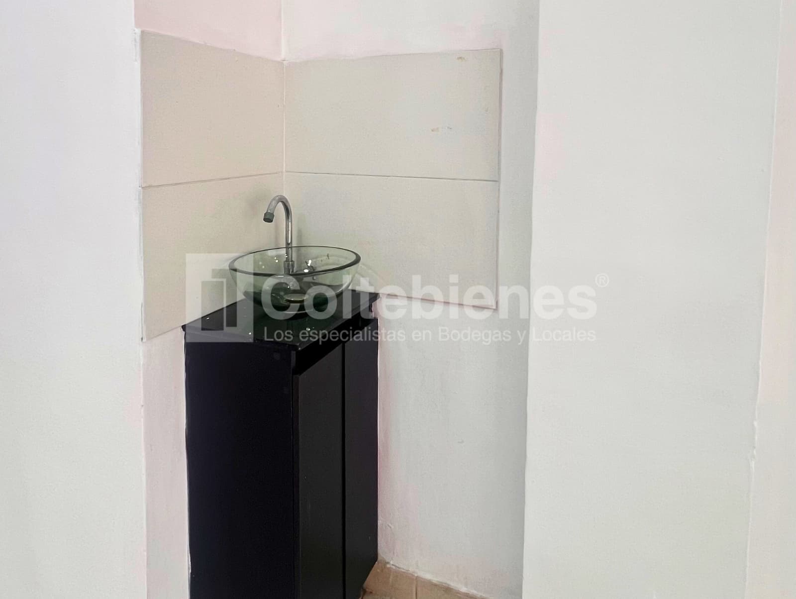 Local en venta - El Chagualo, Medellín foto 4