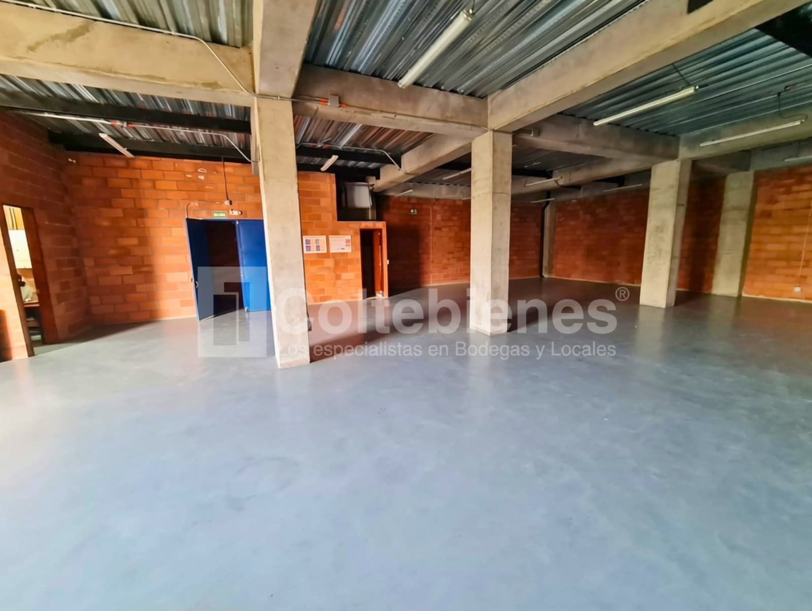 Bodega en arriendo - Cristo Rey, Medellín foto 5