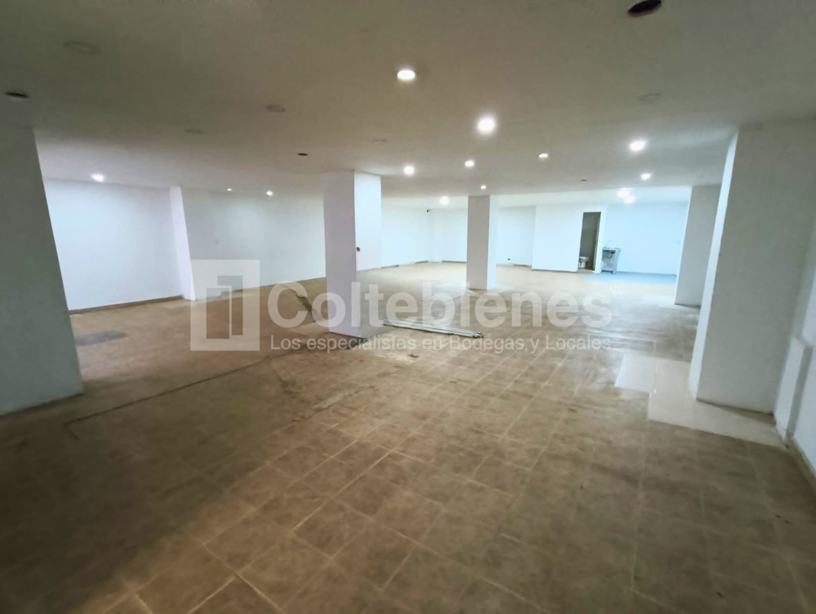 Bodega en arriendo – zona industrial de belen, Medellín