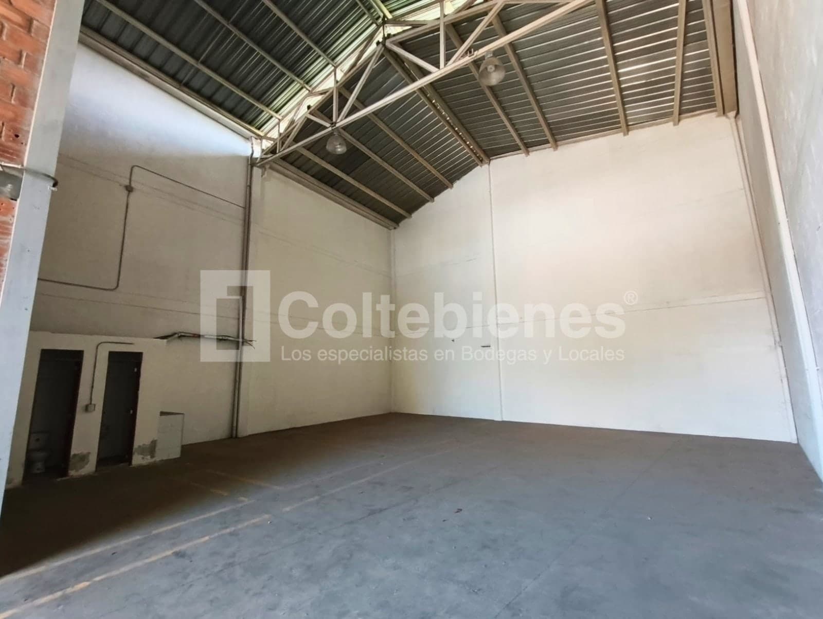Bodega en arriendo - Sierra Morena foto 2