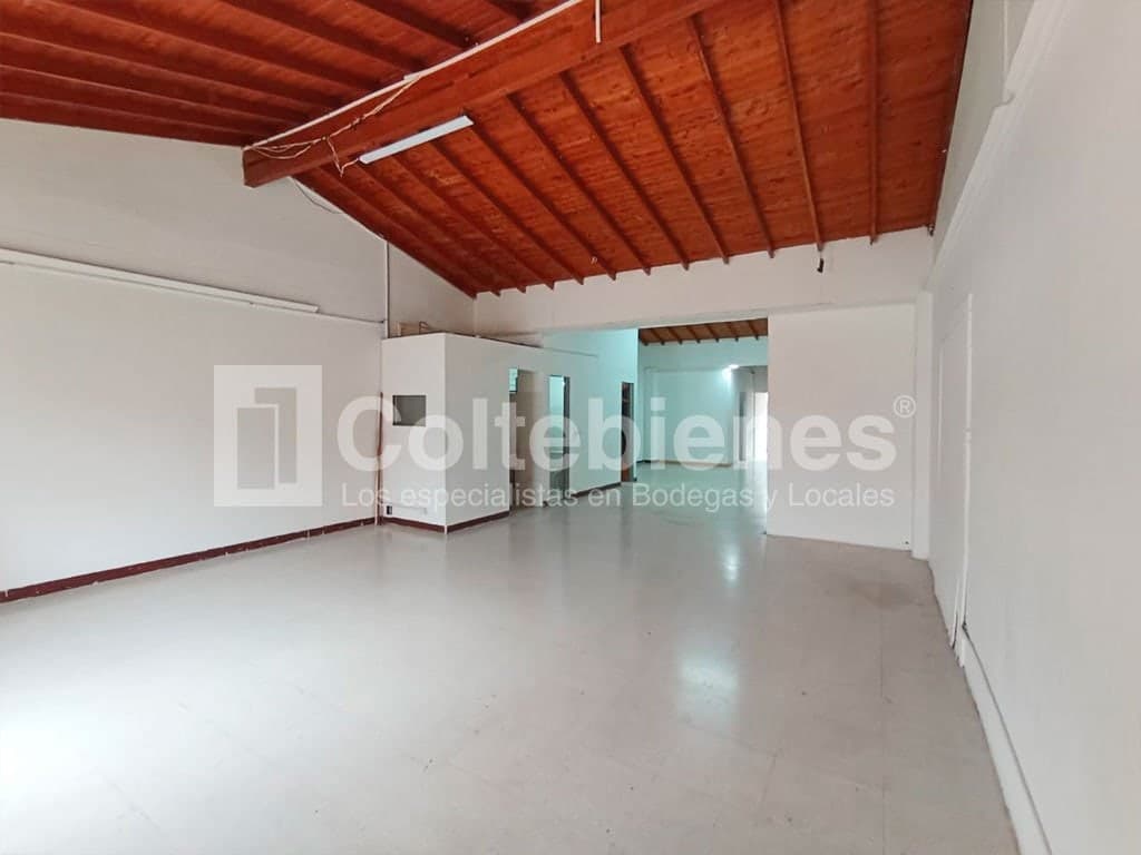 Bodega en arriendo - La América, Medellín foto 3