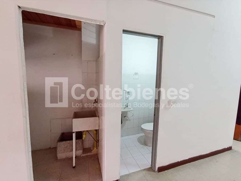Bodega en arriendo - La América, Medellín foto 5