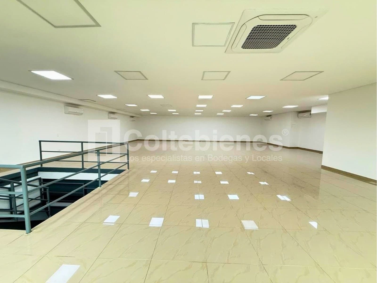 Oficina en arriendo - Barrio Colombia foto 4
