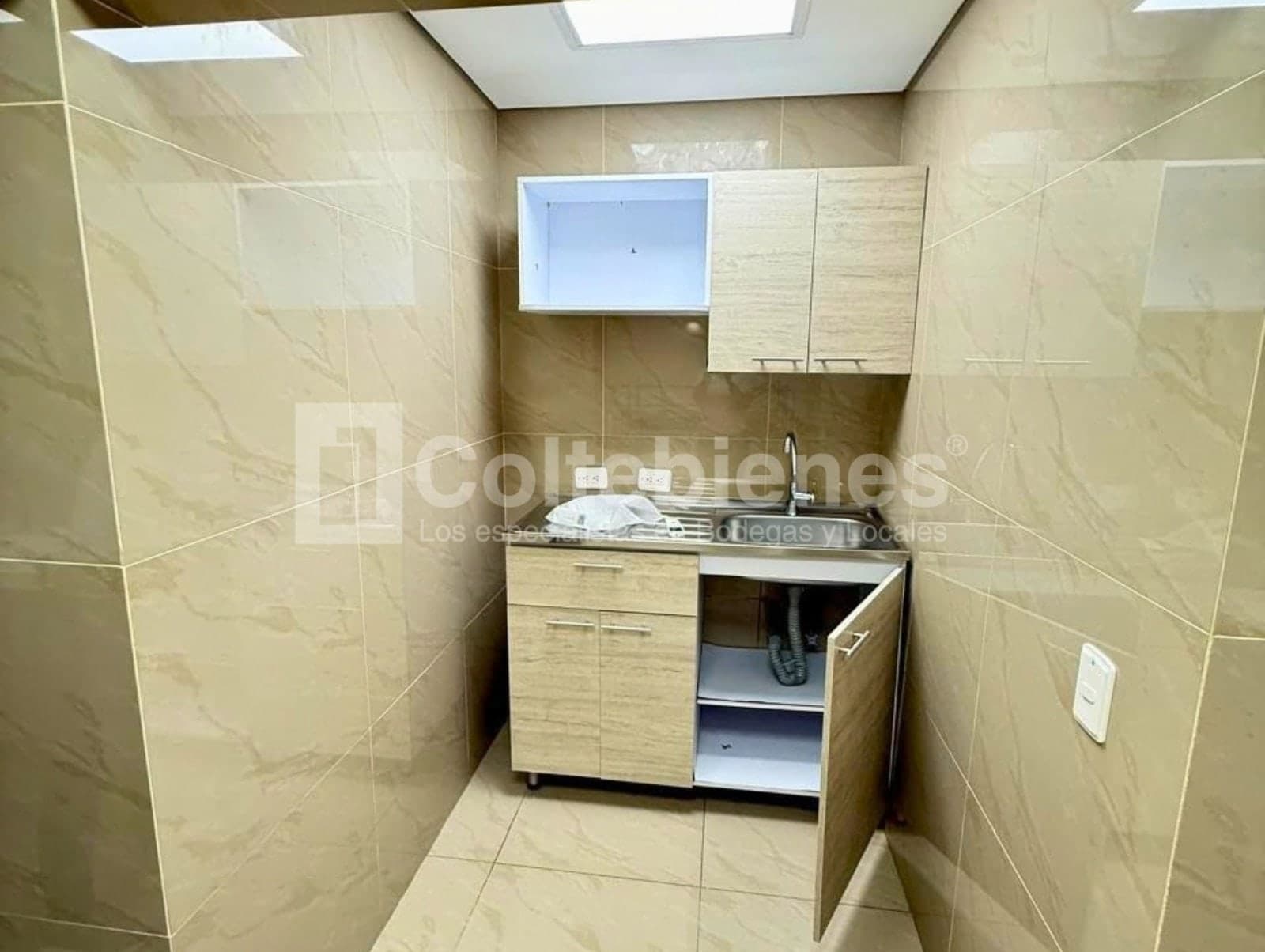 Oficina en arriendo - Barrio Colombia foto 5