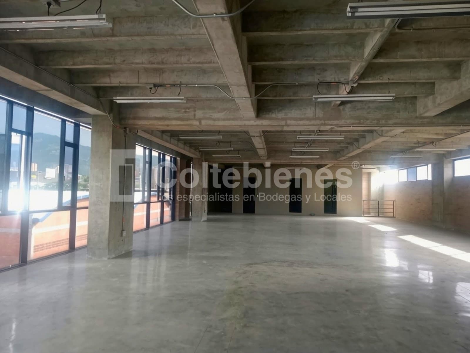 Edificio en arriendo – El Carmelo, Itagüí foto 4