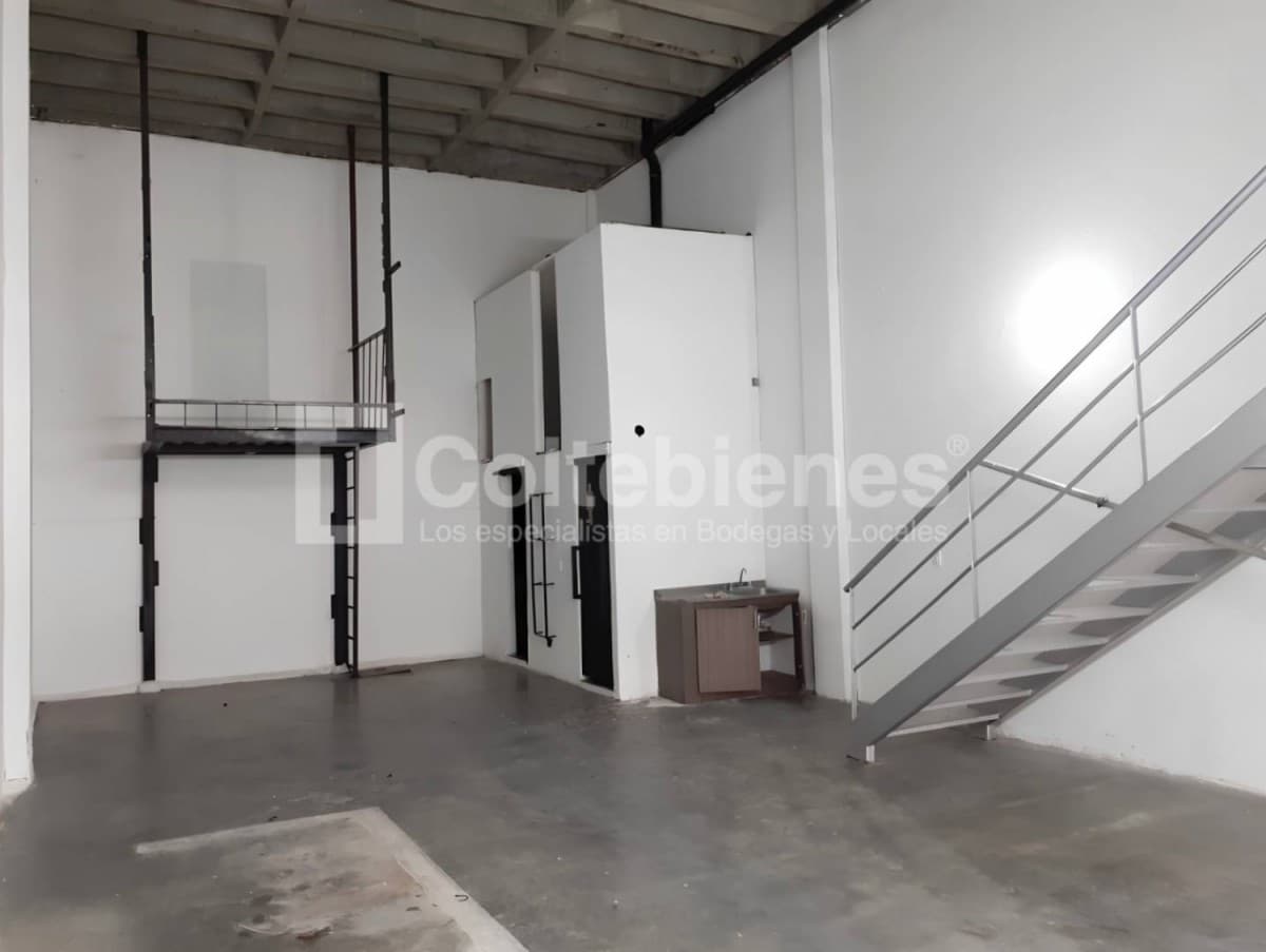 Local en arriendo – La Estrella foto 2