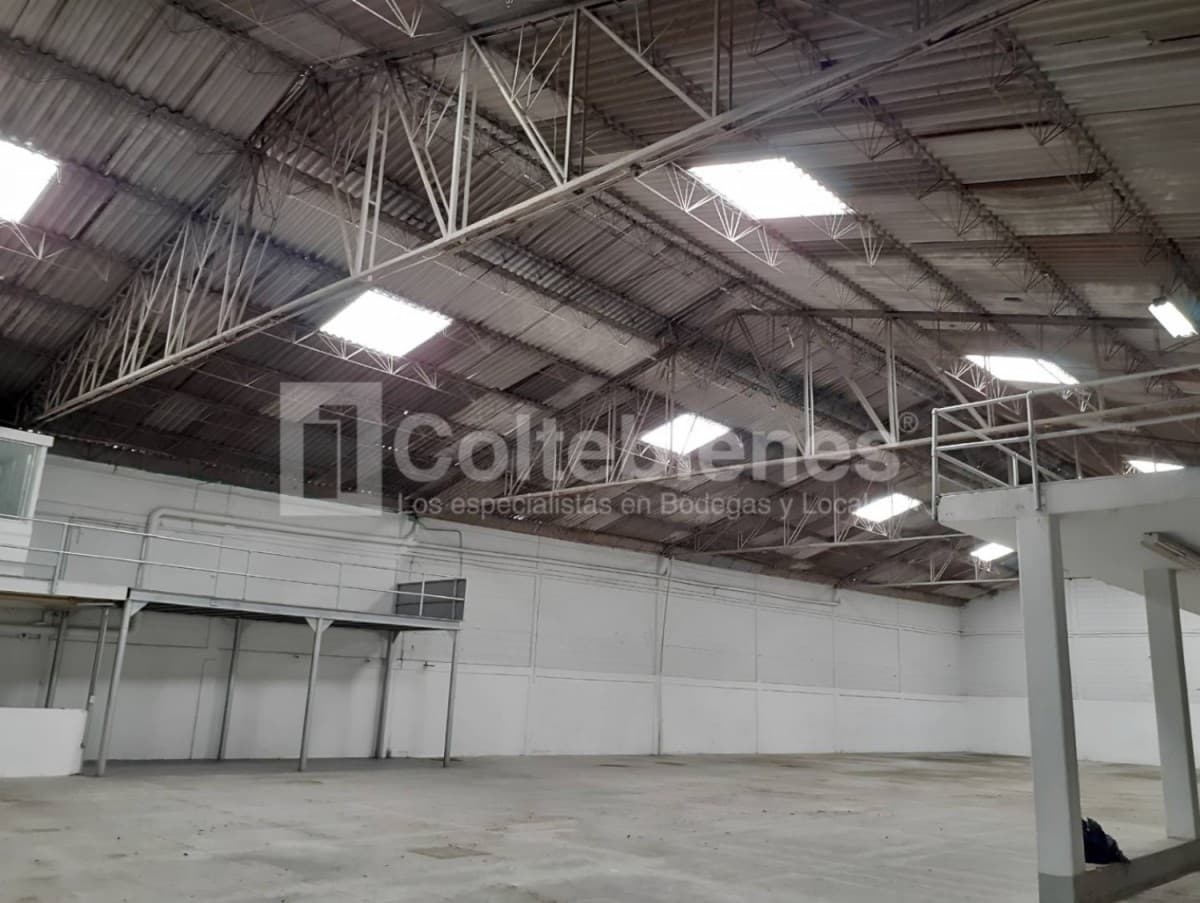 Bodega en arriendo – Aguacatala, Medellín foto 2