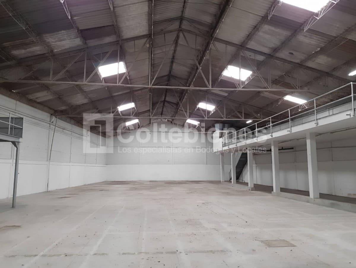Bodega en arriendo – Aguacatala, Medellín foto 3