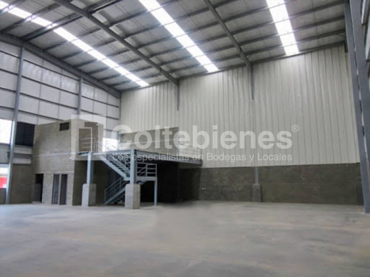 Bodega en arriendo – Copacabana foto 2