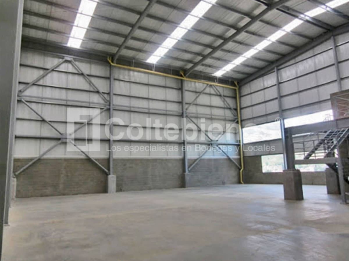 Bodega en arriendo – Copacabana foto 3
