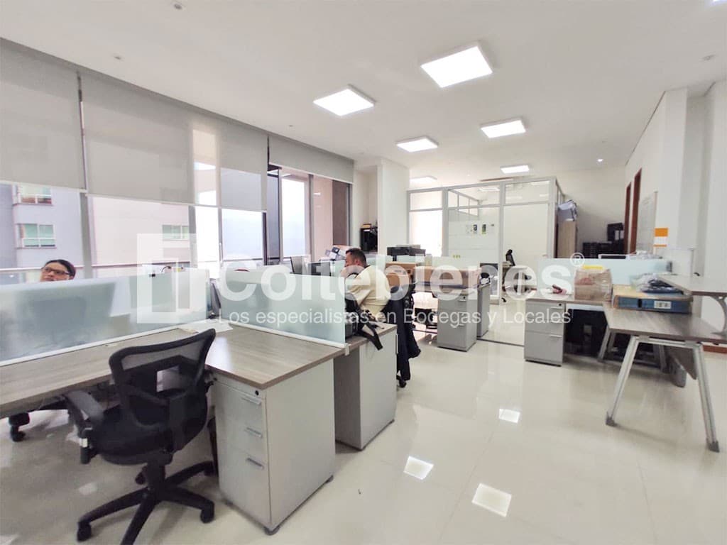 Oficina en arriendo – Altos Del Poblado, Medellín