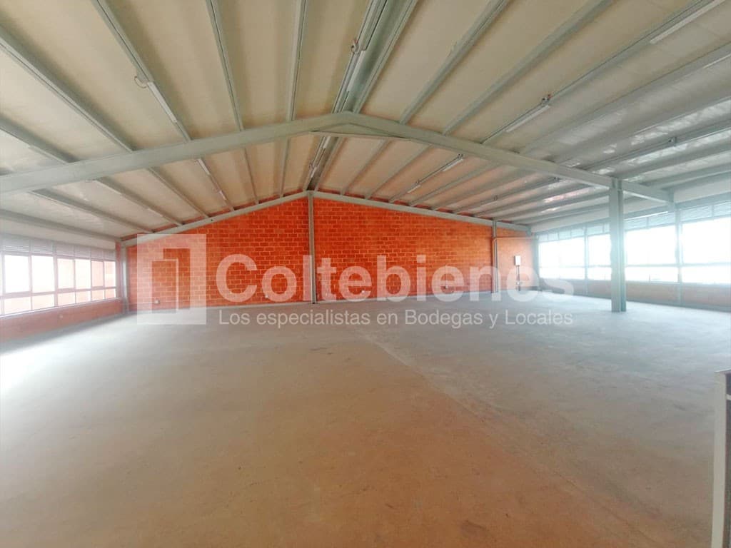 Bodega en arriendo – La América, Medellín foto 2