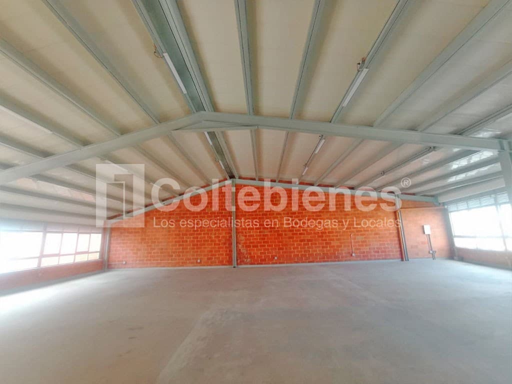 Bodega en arriendo – La América, Medellín foto 3
