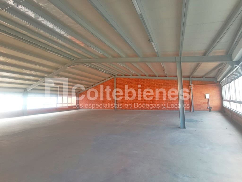 Bodega en arriendo – La América, Medellín foto 4