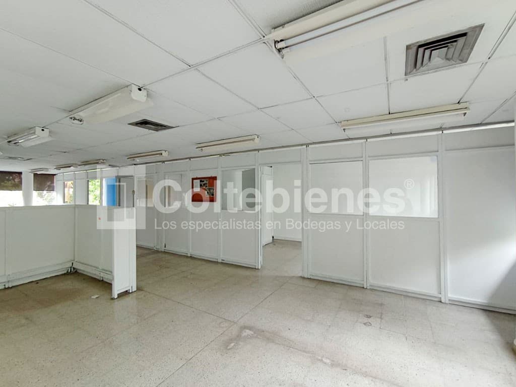 Oficina en arriendo – Bello foto 2