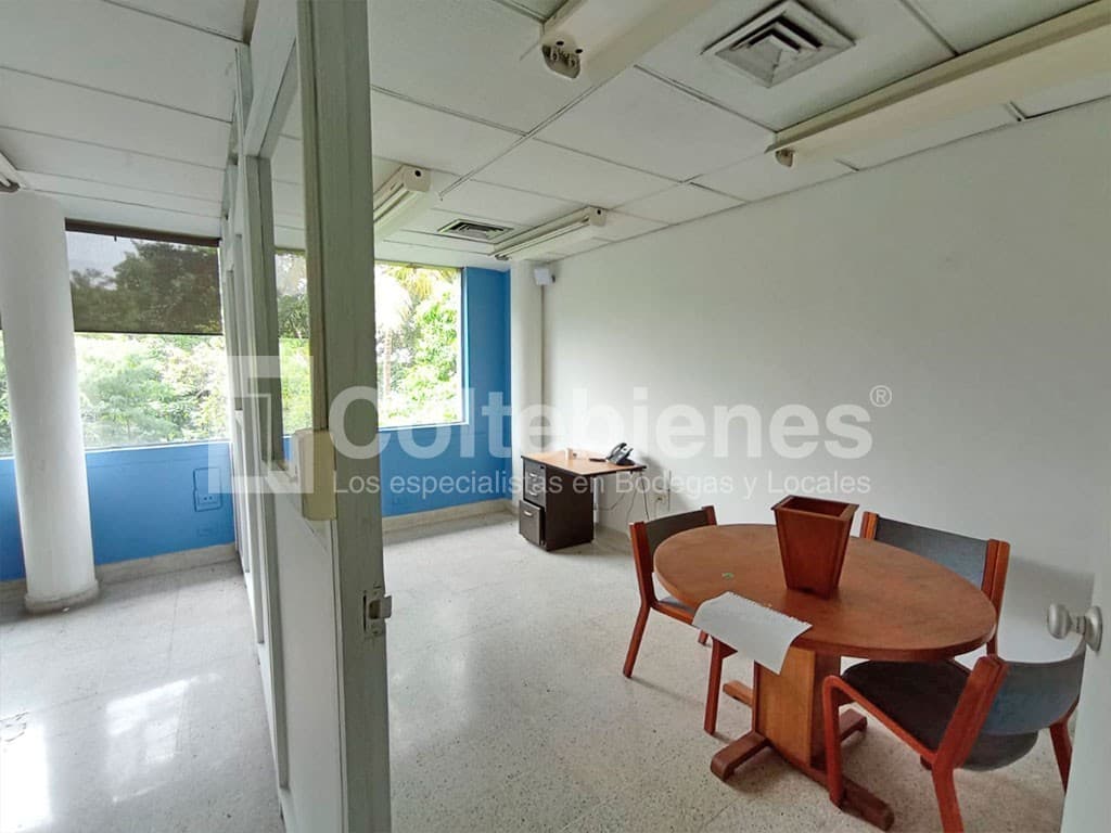Oficina en arriendo – Bello foto 3
