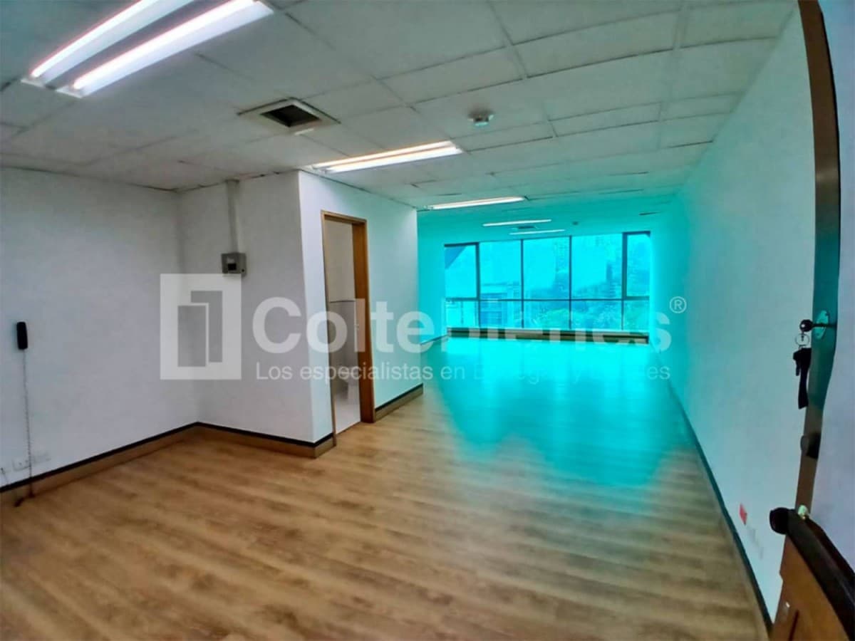 Oficina en arriendo/venta – Poblado, Medellín