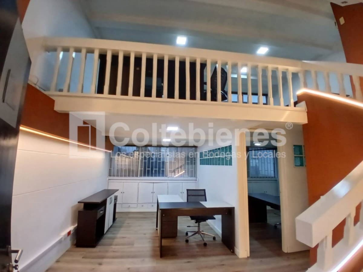 Oficina en arriendo – Santa María De Los Ángeles, Medellín