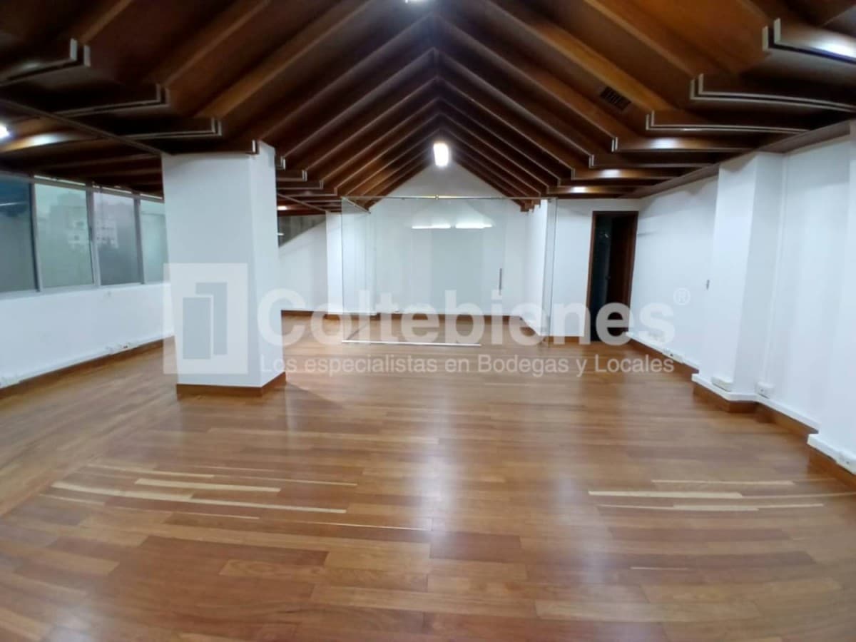 Oficina en arriendo – Poblado, Medellín foto 3
