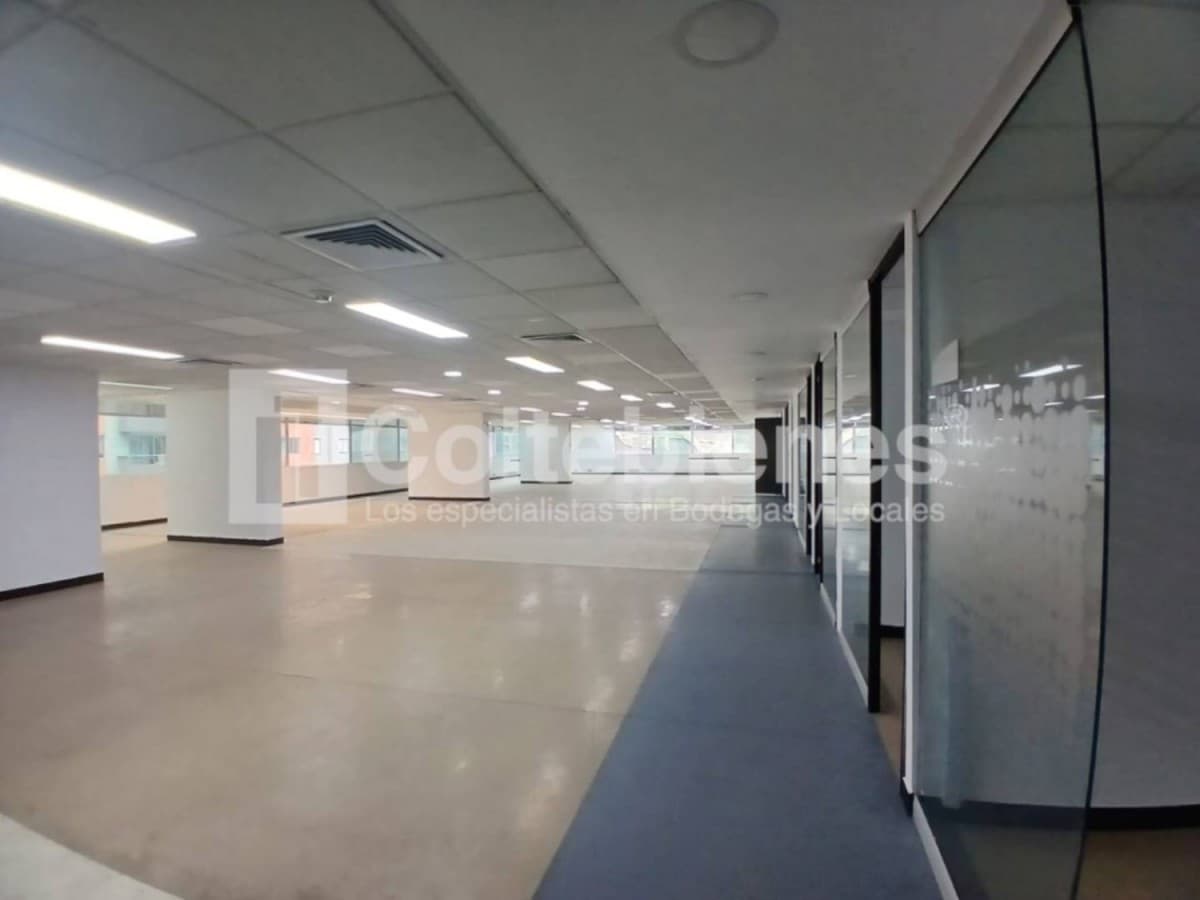 Oficina en arriendo/venta – Poblado, Medellín