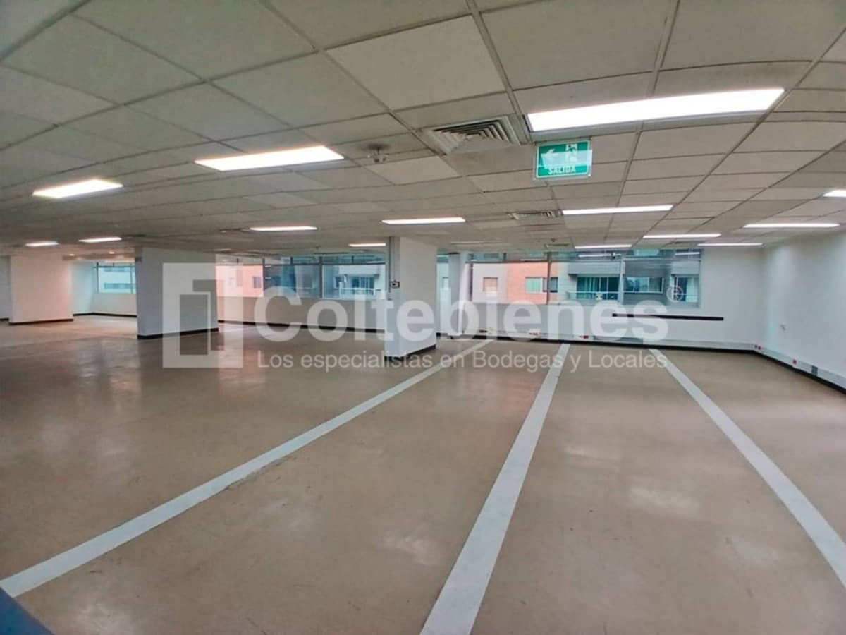 Oficina en arriendo/venta – Poblado, Medellín foto 2