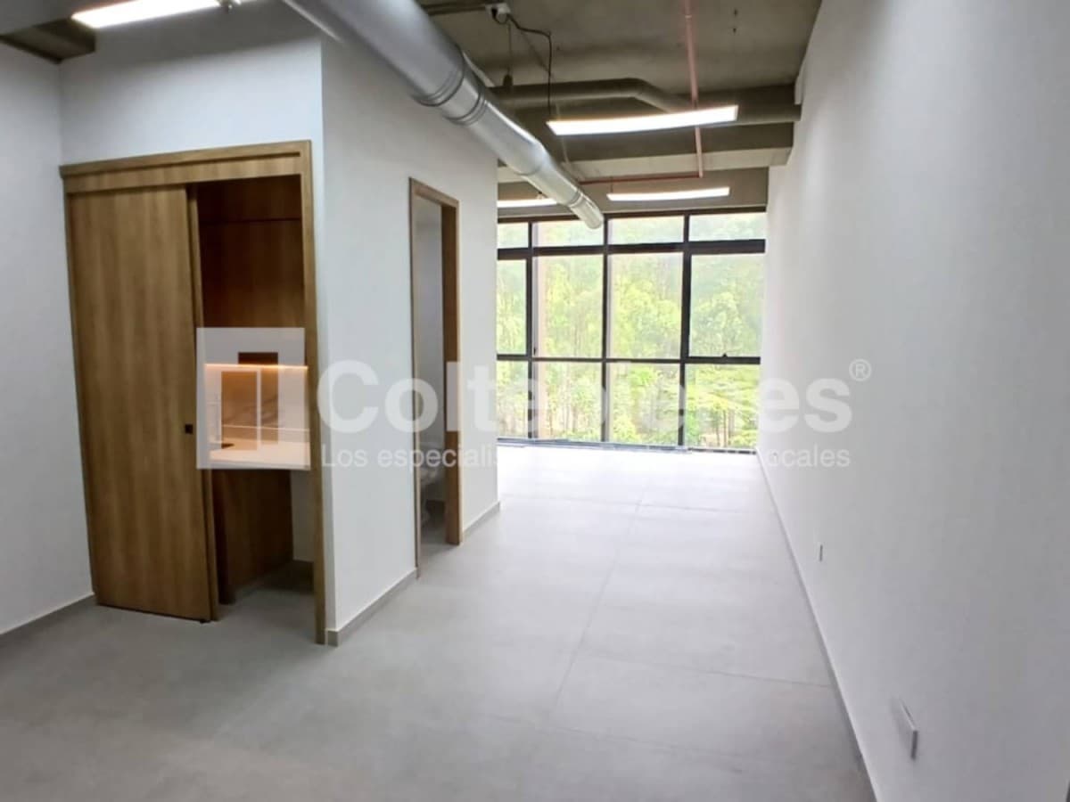 Oficina en arriendo – Poblado, Medellín foto 3