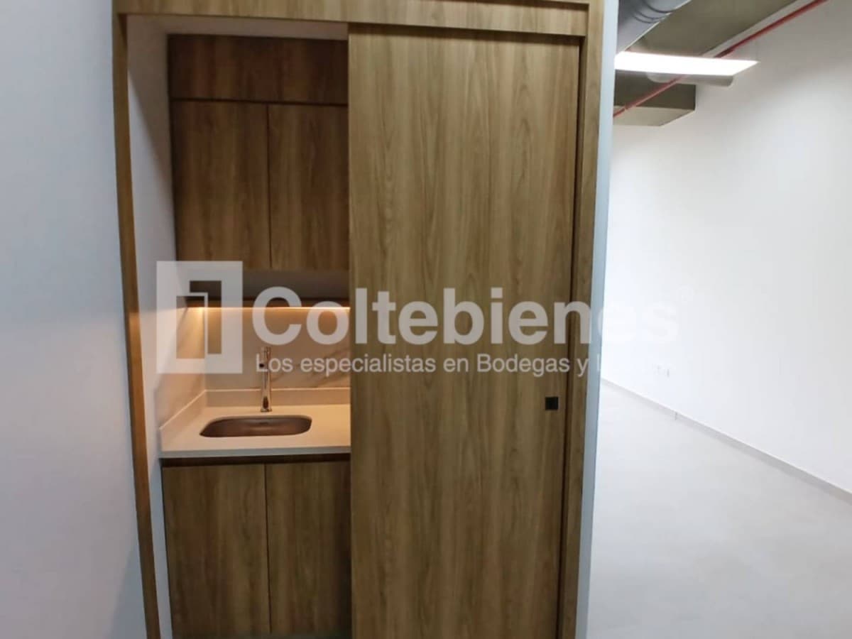 Oficina en arriendo – Poblado, Medellín foto 4