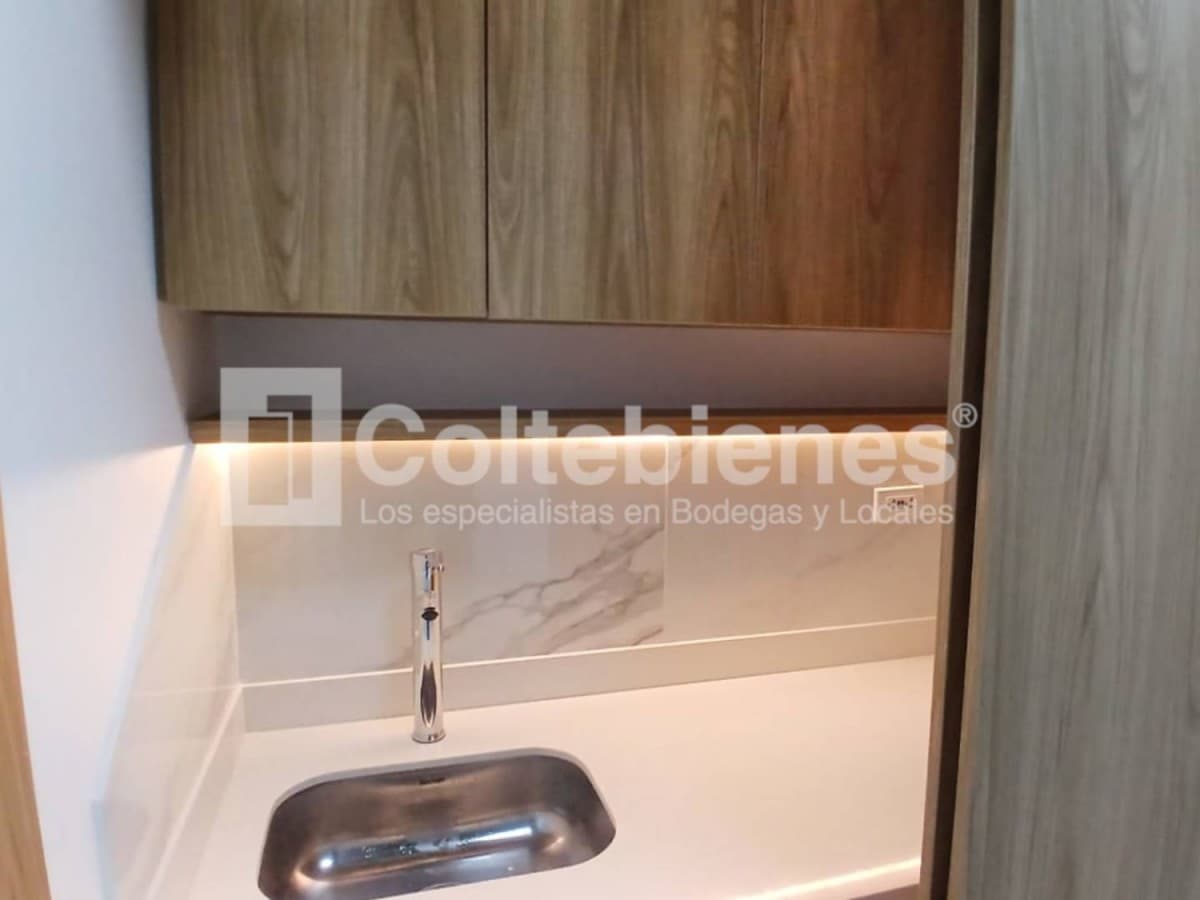 Oficina en arriendo – Poblado, Medellín foto 5