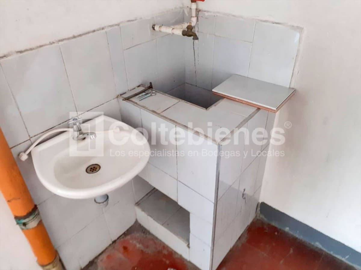Bodega en arriendo – Barrio Colombia, Medellín foto 4