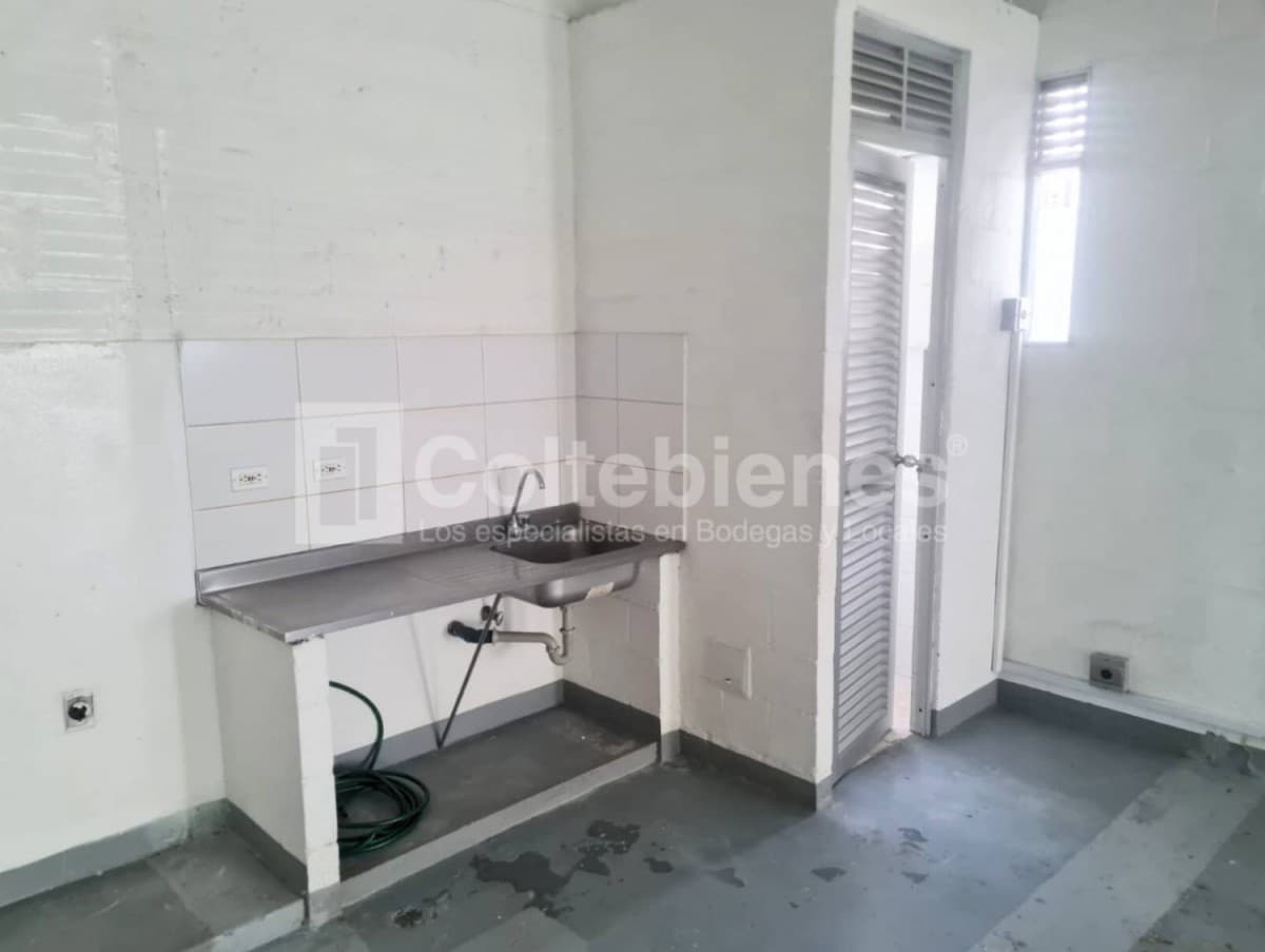 Bodega en arriendo – Guayabal, Medellín foto 4