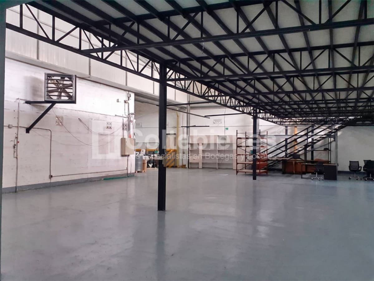 Bodega en arriendo – Perpetuo Socorro, Medellín foto 2